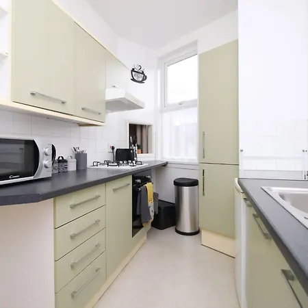 Willkommen In Unserem 2-schlafzimmer-apartment Fuer 5 Gaeste By Interhome *