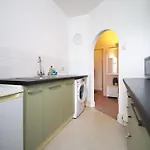 Willkommen In Unserem 2-schlafzimmer-apartment Fuer 5 Gaeste By Interhome Bristol