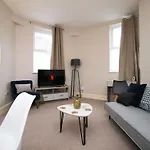 Willkommen In Unserem 2-schlafzimmer-apartment Fuer 5 Gaeste By Interhome Апартаменти Бристоль