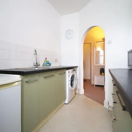 Willkommen In Unserem 2-schlafzimmer-apartment Fuer 5 Gaeste By Interhome Bristol