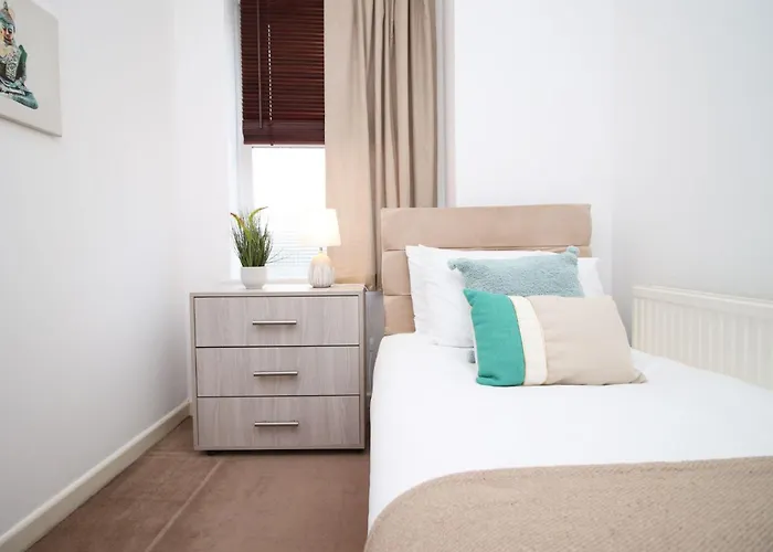 Willkommen In Unserem 2-schlafzimmer-apartment Fuer 5 Gaeste By Interhome Apartment *