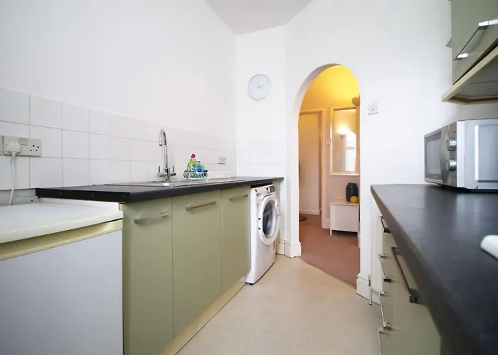 Willkommen In Unserem 2-schlafzimmer-apartment Fuer 5 Gaeste By Interhome Bristol